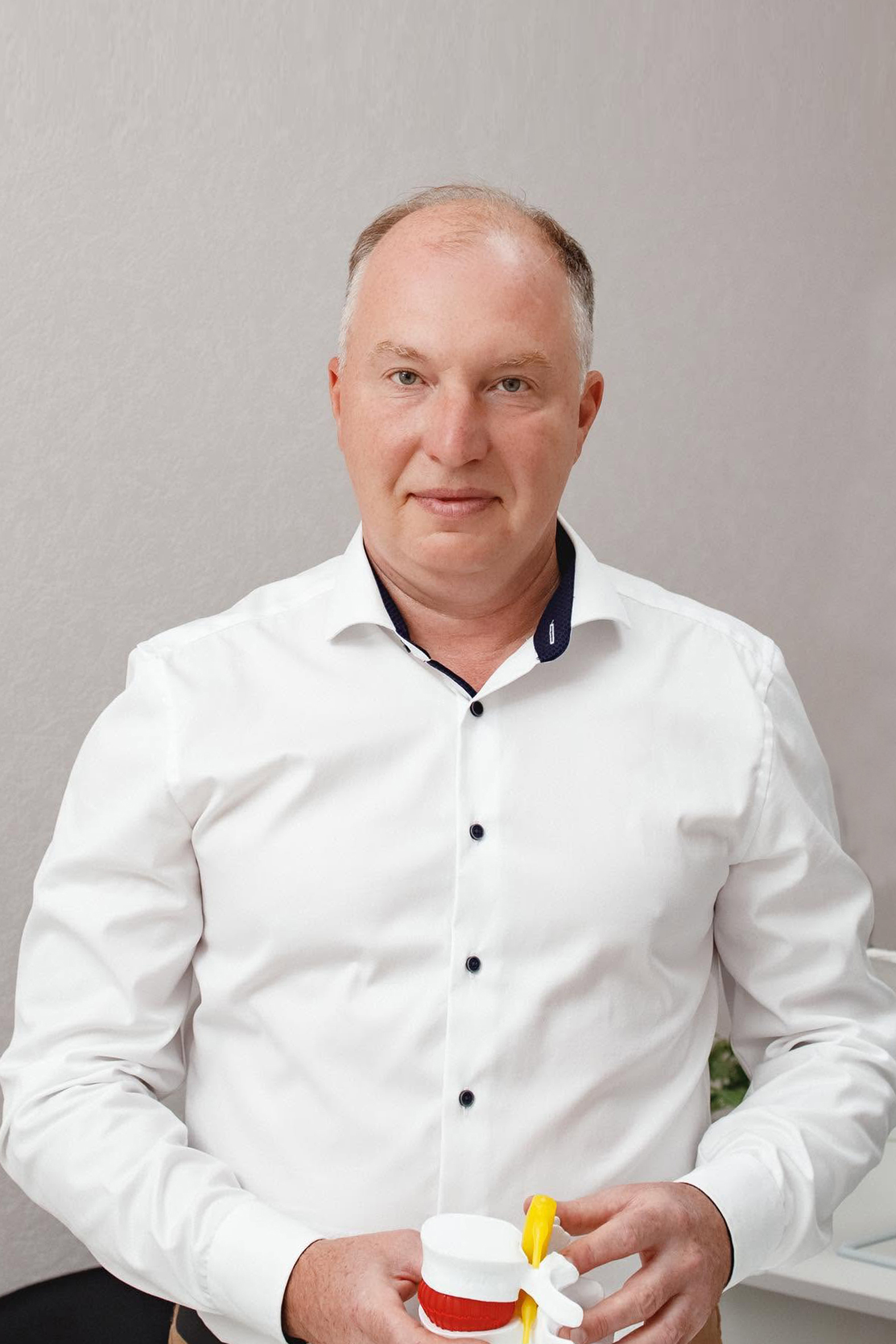 Нейрохірург Попсуйшапка Костянтин Олексійович, вертебролог клініки Нейроспайн Київ